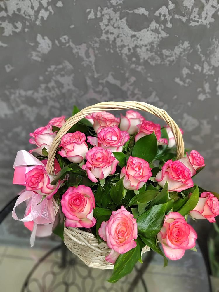 Цветочная композиция из Розы в корзине в Гусь-Железном