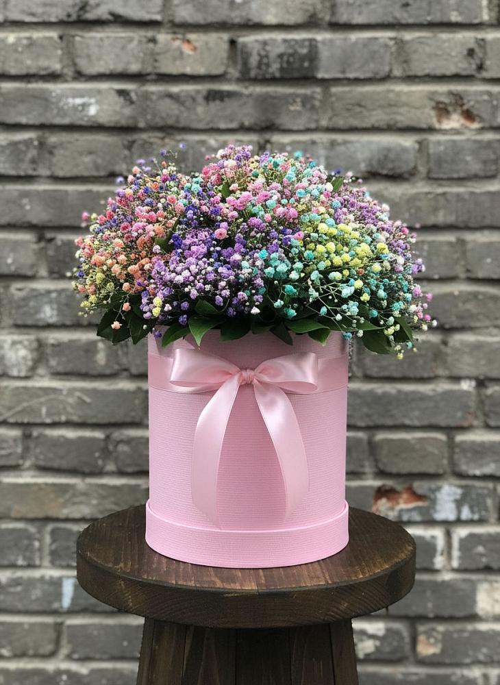 Цветочная композиция из Гипсофила и Розы в шляпной коробке в Гусь-Железном