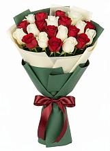 Букет Микс из красных и белых роз в Гусь-Железном