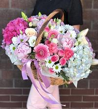 Композиция солнечный день в Гусь-Железном Цветочная композиция из Розы, Хризантемы, Пионы и Лизиантусы в корзине в Гусь-Железном