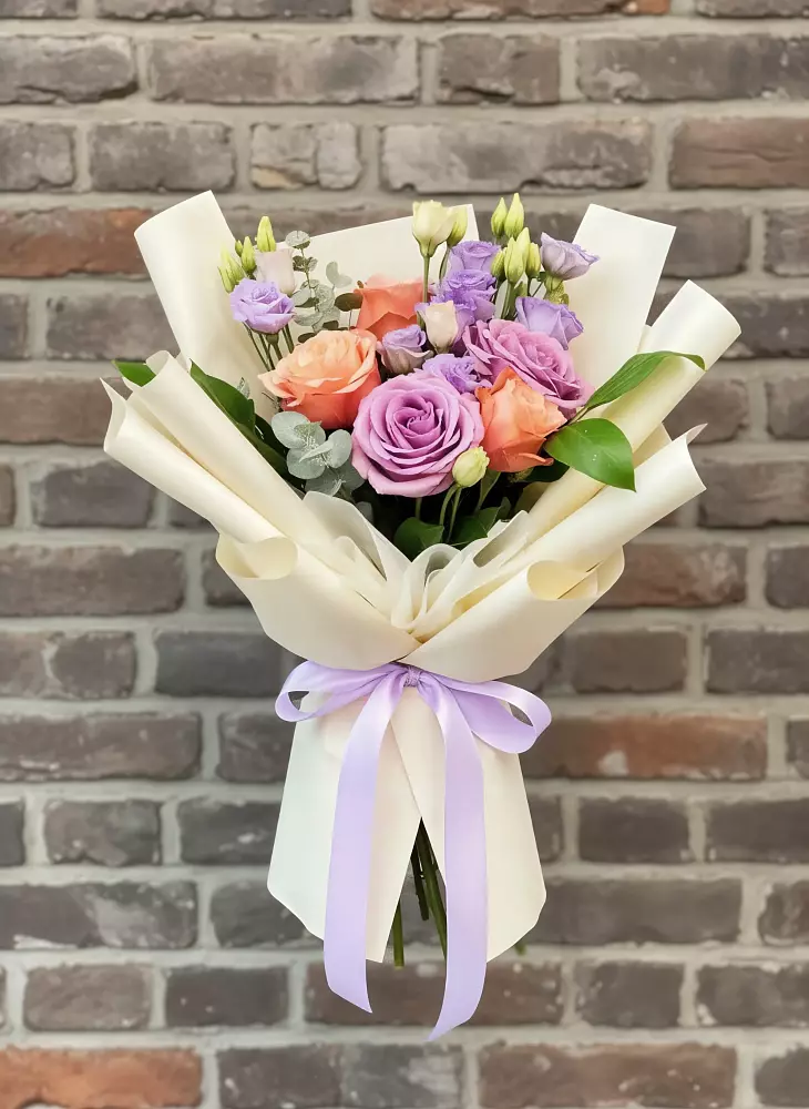 Букет цветов из: Лизиантусы и Розы в Гусь-Железном