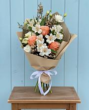 Букет цветов из:  Альстромерии, Лизиантусы, Розы и Хризантемы в Гусь-Железном