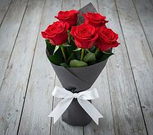 Букет 5 Красных роз Эдлесс Лав в Гусь-Железном