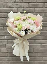 Букет цветов из:  Гвоздики, Розы, Лизиантусы и Хризантемы в Гусь-Железном
