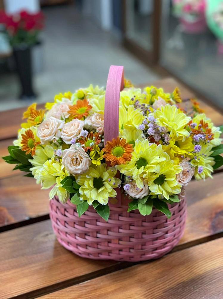 Цветочная композиция из Хризантемы и Розы в корзине в Гусь-Железном