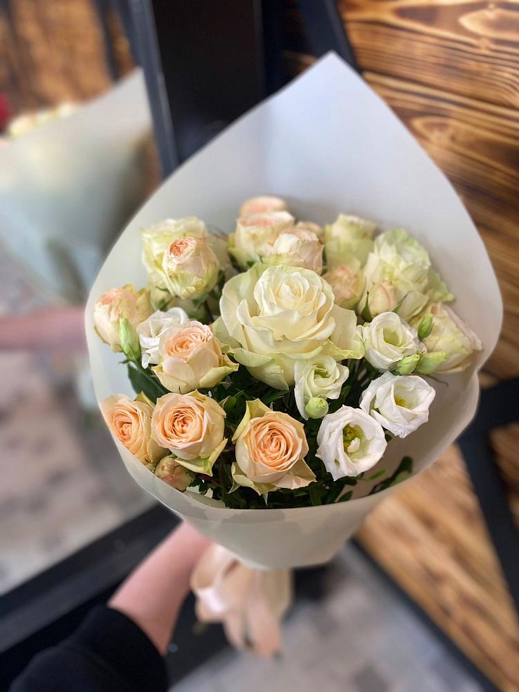 Букет цветов из: Розы и Лизиантусы в Гусь-Железном