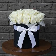 Цветочная композиция из Розы в шляпной коробке в Гусь-Железном